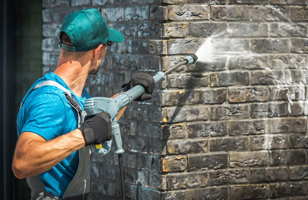 What You Should Know Before Pressure Washing Your House