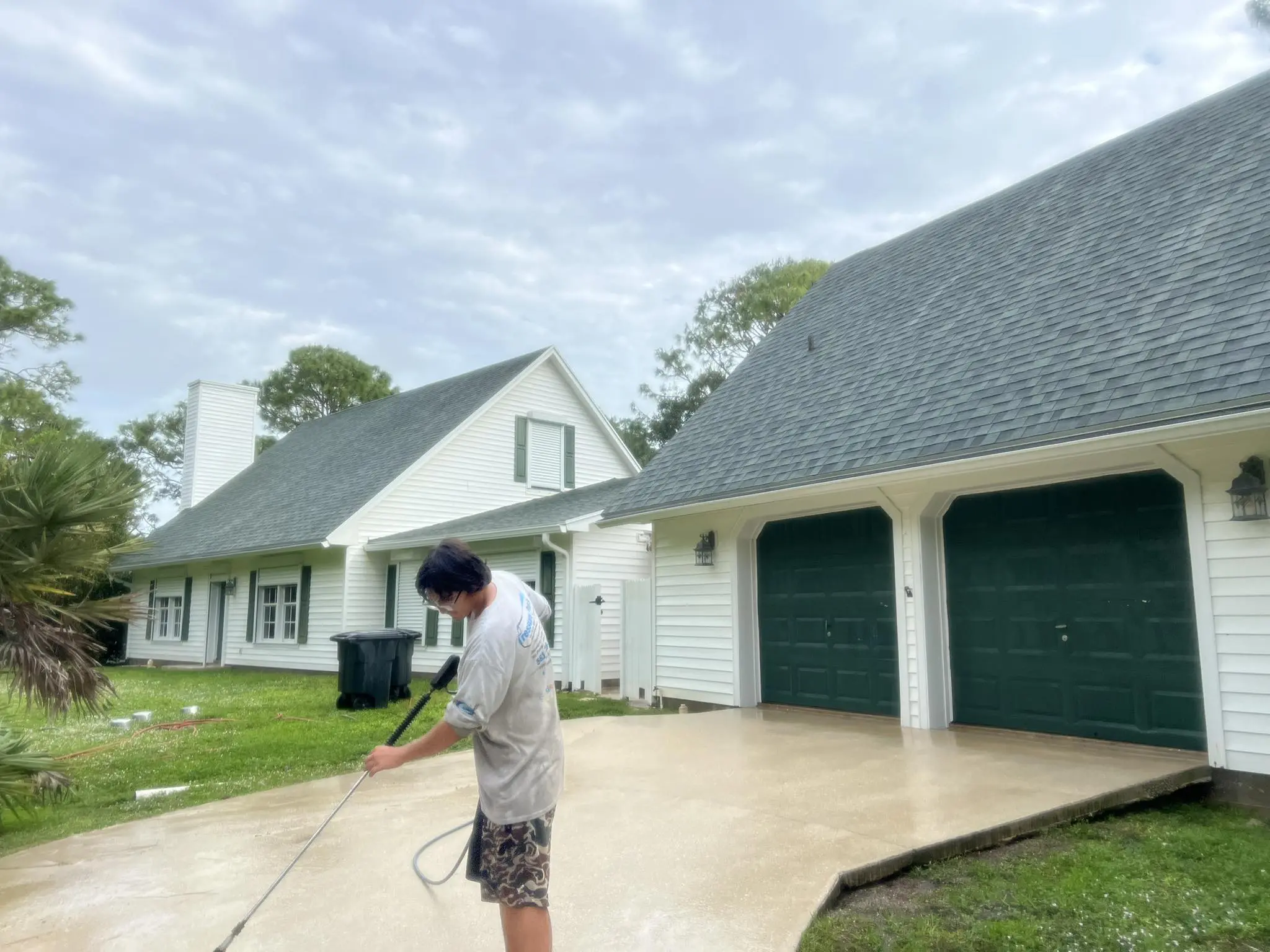 Driveway Pressure Cleaning Wellington FL Pressure cleaning driveway in Wellington FL